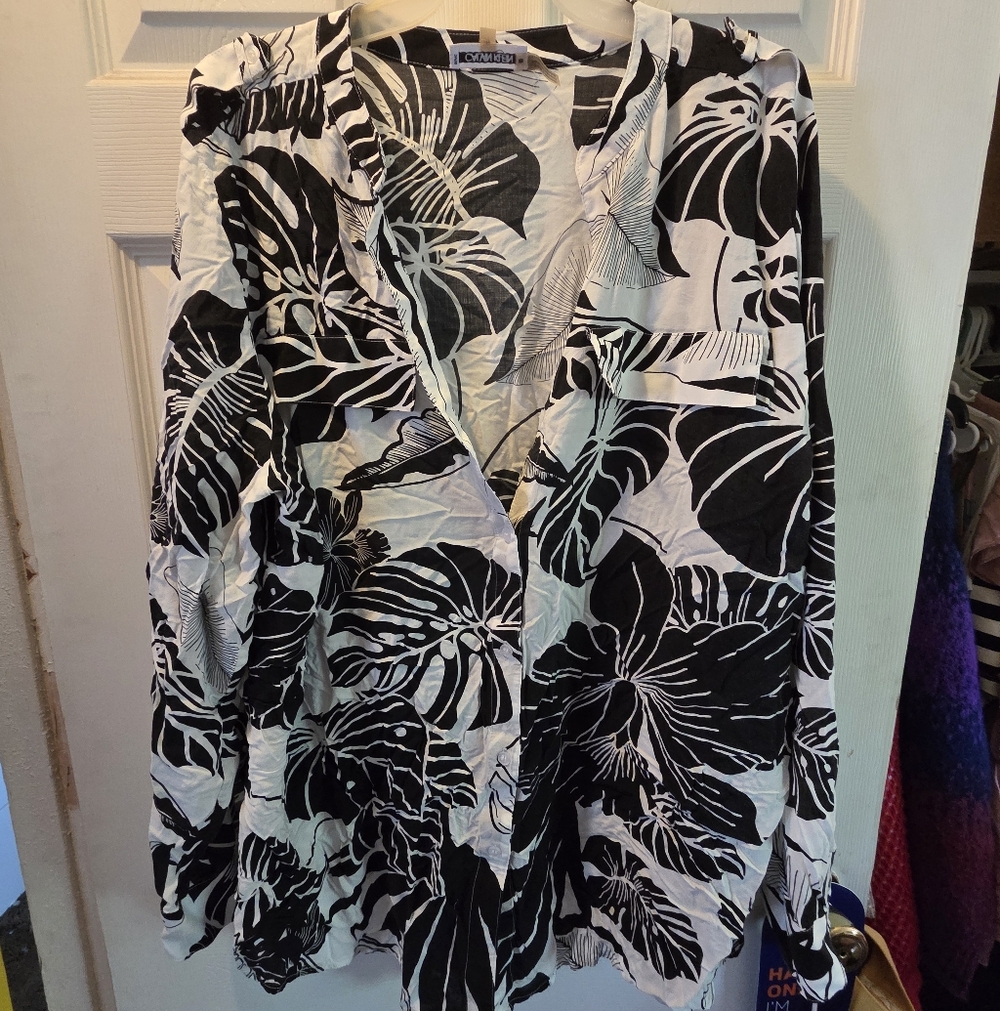 Black and White Tropical Leaf Print Long Sleeve Top